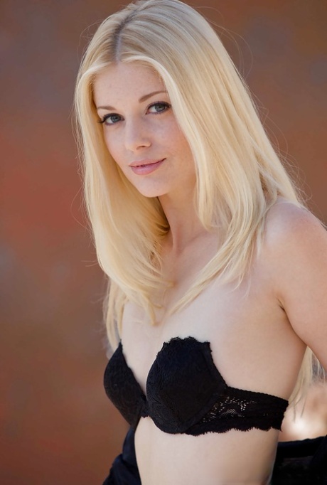 Charlotte Stokely model nacktheit foto
